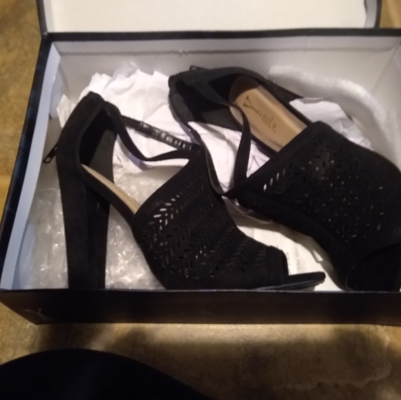 Heels - Picture 1 of 2